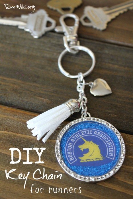 DIY Jacket Pull for runners- this project is very easy to make and would be a great Christmas gift for any fitness person training for a 5K, 10K, half or full marathon. You could put any running quote, tips, inspiration, or motivational saying- love the simple design of the key chain and how it can be used as a jacket pull, too! running clothes