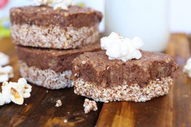Like a Chocolate Cream Pie recipe, but with all healthy, clean ingredients-- sink your teeth into one of these Dream Bars with a Popcorn Crust- vegan desserts | gluten free | dairy free